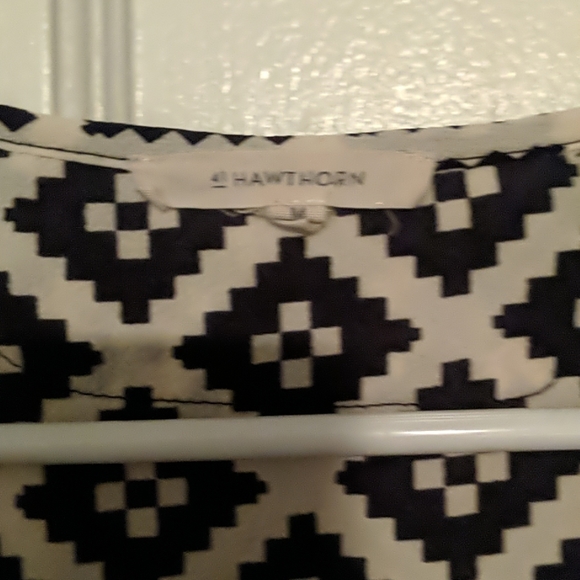 Patterned Blouse - Picture 4 of 7